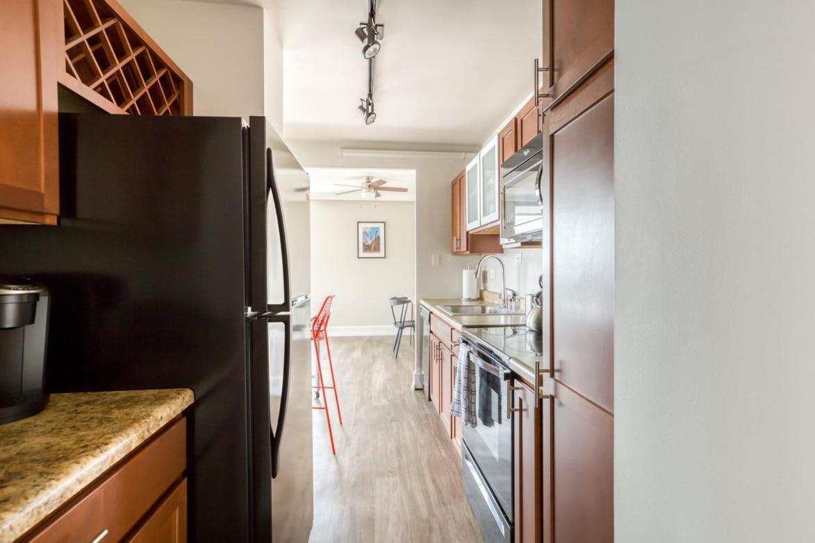 Cozysuites 800 Tower 1Br With Gym! 10 Louisville Eksteriør billede