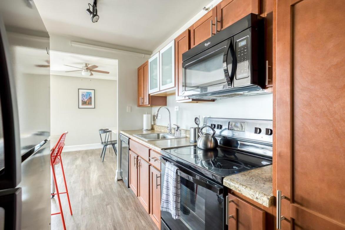 Cozysuites 800 Tower 1Br With Gym! 10 Louisville Eksteriør billede