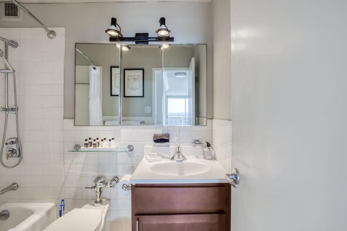 Cozysuites 800 Tower 1Br With Gym! 10 Louisville Eksteriør billede